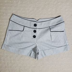 Yank Women's Striped‎ Shorts. Size: 34C
